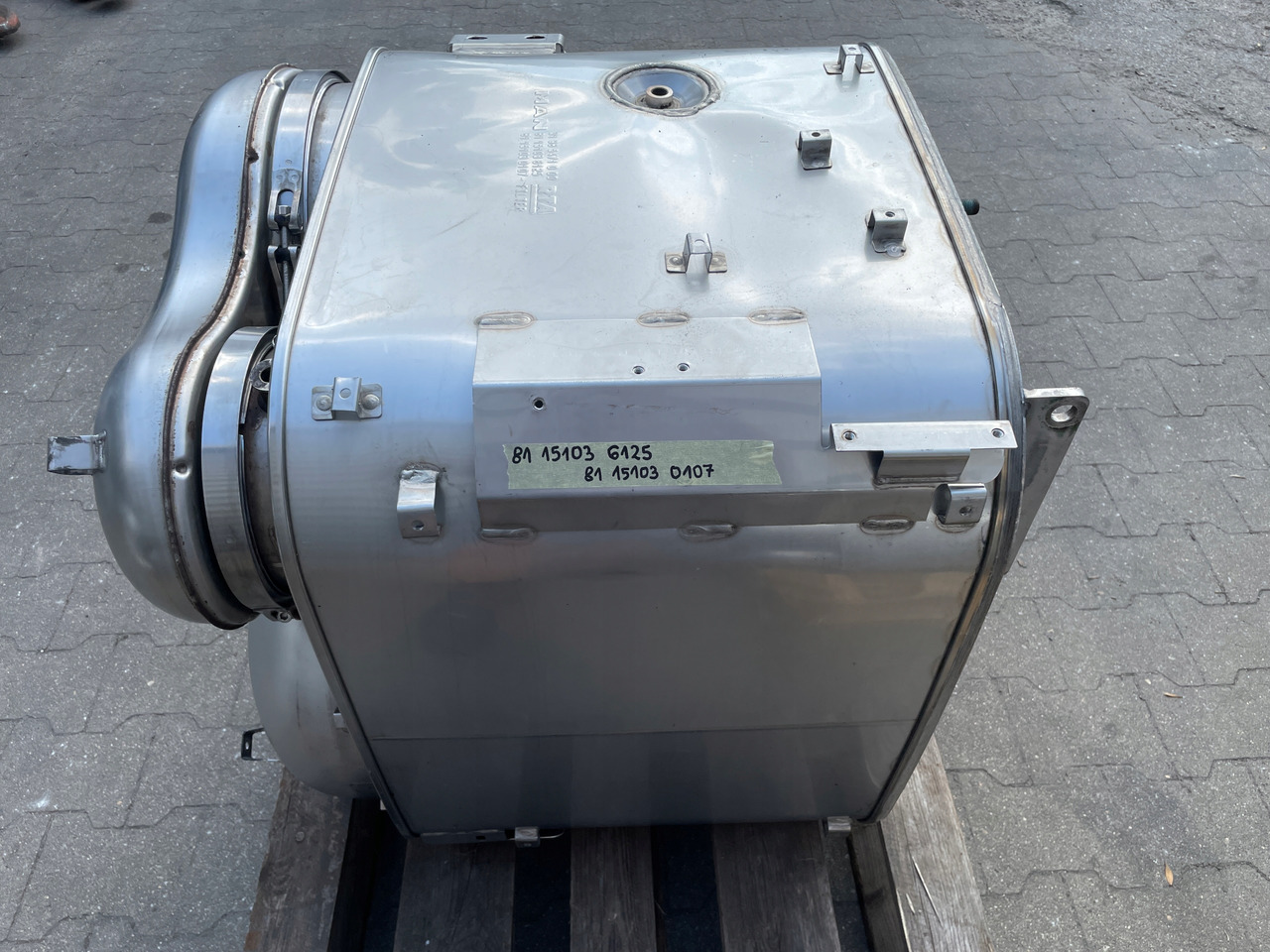 KATALIZATOR MAN TGX TGS EURO 6 DPF TŁUMIK WYDECH 81151036125 - Catalytic converter: picture 2 KATALIZATOR MAN TGX TGS EURO 6 DPF TŁUMIK WYDECH 81151036125 - Catalytic converter: picture 2