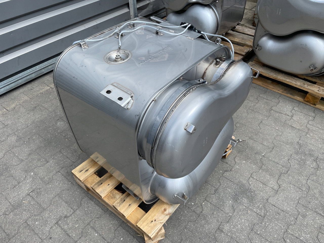 KATALIZATOR MAN TGX TGS EURO 6 DPF TŁUMIK WYDECH 81151036128 - Catalytic converter for Truck: picture 3 KATALIZATOR MAN TGX TGS EURO 6 DPF TŁUMIK WYDECH 81151036128 - Catalytic converter for Truck: picture 3