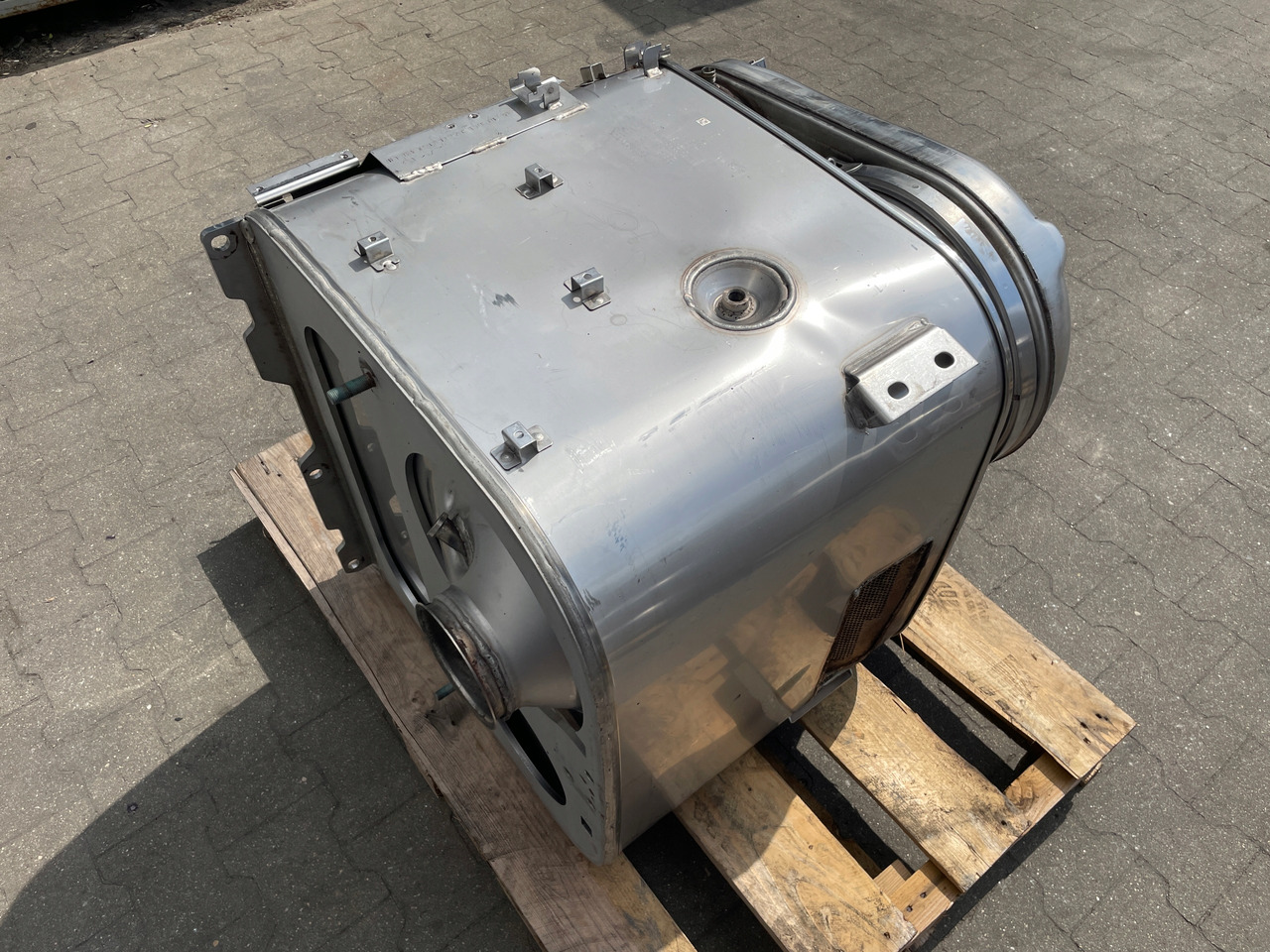 KATALIZATOR MAN TGX TGS EURO 6 DPF TŁUMIK WYDECH 81151036182 - Catalytic converter for Truck: picture 4 KATALIZATOR MAN TGX TGS EURO 6 DPF TŁUMIK WYDECH 81151036182 - Catalytic converter for Truck: picture 4