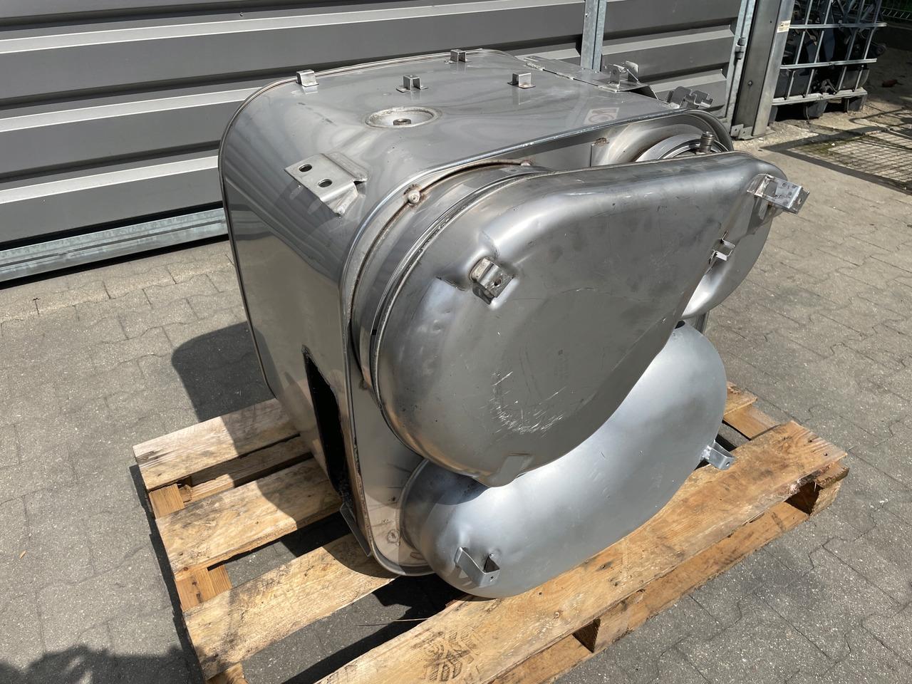 KATALIZATOR MAN TGX TGS EURO 6 DPF TŁUMIK WYDECH 81151036182 - Catalytic converter for Truck: picture 3 KATALIZATOR MAN TGX TGS EURO 6 DPF TŁUMIK WYDECH 81151036182 - Catalytic converter for Truck: picture 3