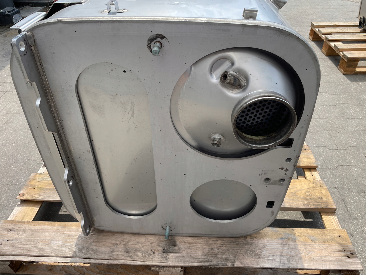 KATALIZATOR MAN TGX TGS EURO 6 DPF TŁUMIK WYDECH 81151036182 - Catalytic converter for Truck: picture 5 KATALIZATOR MAN TGX TGS EURO 6 DPF TŁUMIK WYDECH 81151036182 - Catalytic converter for Truck: picture 5