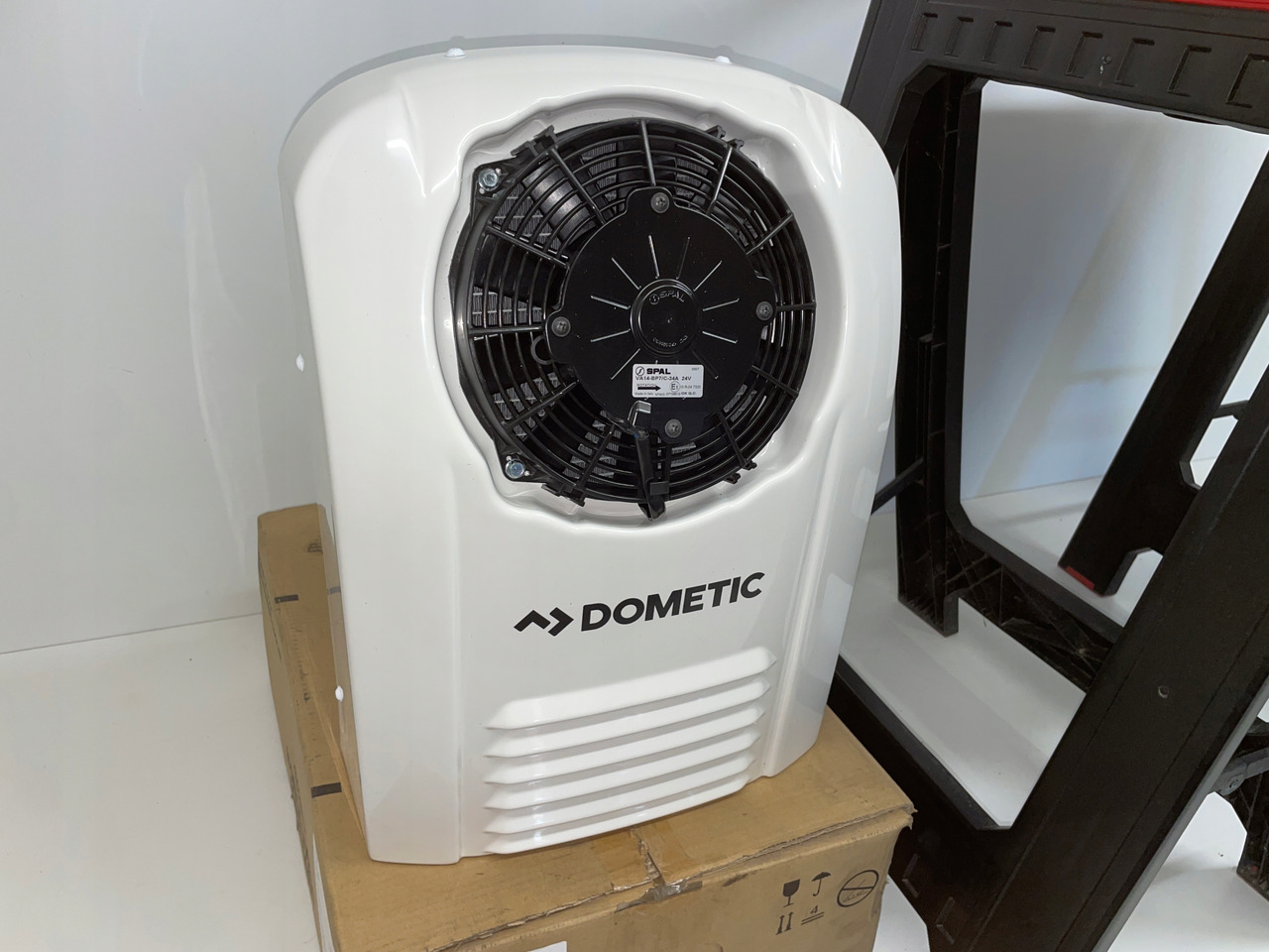 KLIMATYZACJA POSTOJOWA DOMETIC SP950T SP 950 T MAN SCANIA VOLVO - NOWA - - A/C compressor for Truck: picture 3 KLIMATYZACJA POSTOJOWA DOMETIC SP950T SP 950 T MAN SCANIA VOLVO - NOWA - - A/C compressor for Truck: picture 3