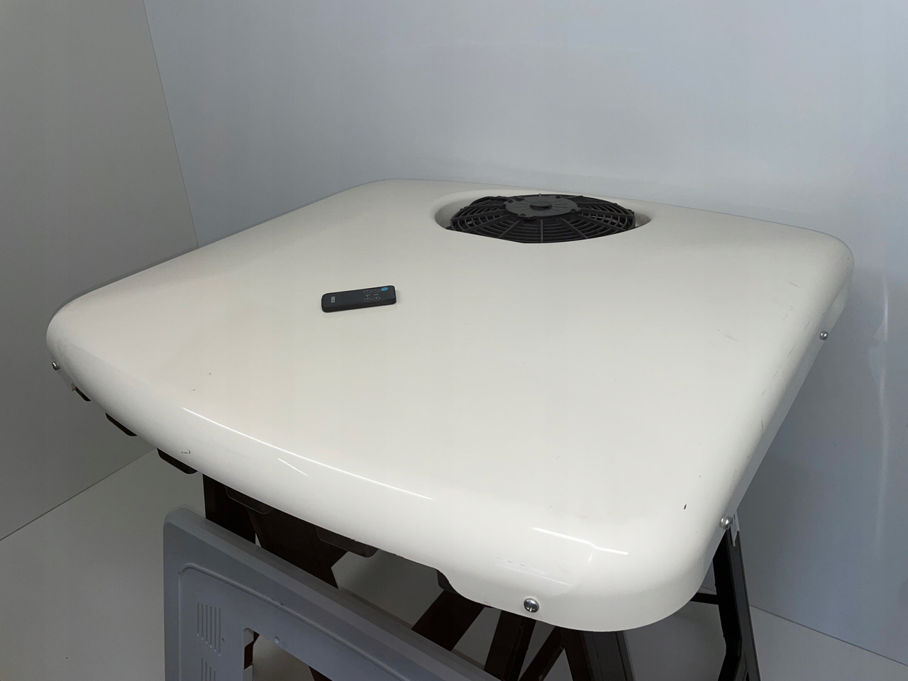 KLIMATYZACJA POSTOJOWA PILOT SLIMCOOL FACTORY PREP DAF SCANIA MC1507523 - A/C compressor for Truck: picture 3 KLIMATYZACJA POSTOJOWA PILOT SLIMCOOL FACTORY PREP DAF SCANIA MC1507523 - A/C compressor for Truck: picture 3