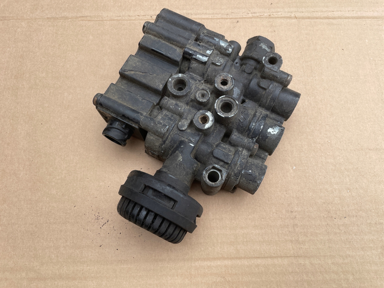 ZAWÓR PODUSZEK ECAS MAN TGA TGX TGS 4729000550 - Air suspension for Truck: picture 1 ZAWÓR PODUSZEK ECAS MAN TGA TGX TGS 4729000550 - Air suspension for Truck: picture 1