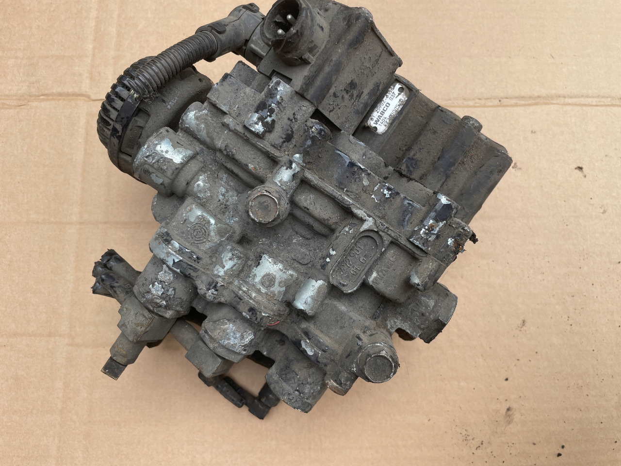 ZAWÓR PODUSZEK ECAS MAN TGA TGX TGS 4729000570 - Air suspension for Truck: picture 2 ZAWÓR PODUSZEK ECAS MAN TGA TGX TGS 4729000570 - Air suspension for Truck: picture 2