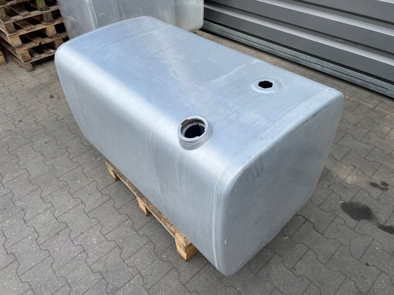 ZBIORNIK PALIWA 560 L IVECO STRALIS HI WAY - Fuel tank for Truck: picture 4 ZBIORNIK PALIWA 560 L IVECO STRALIS HI WAY - Fuel tank for Truck: picture 4