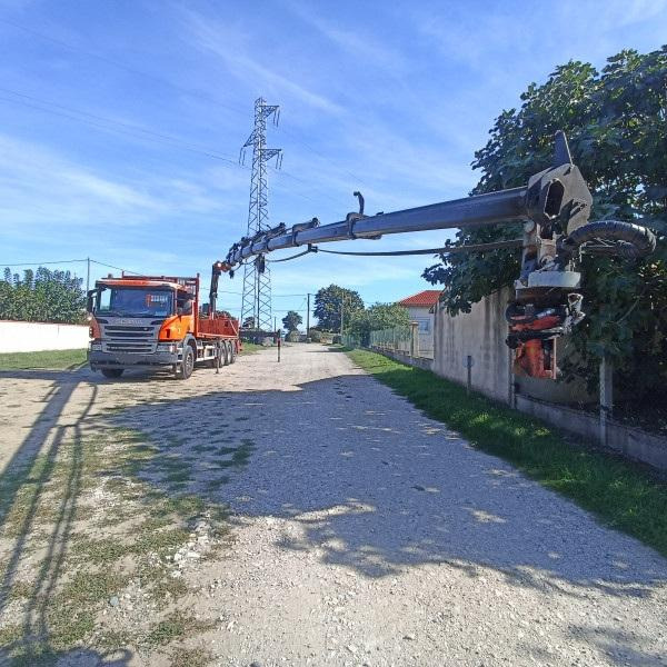 Scania P 410 - Dropside/ Flatbed truck, Crane truck: picture 2 Scania P 410 - Dropside/ Flatbed truck, Crane truck: picture 2