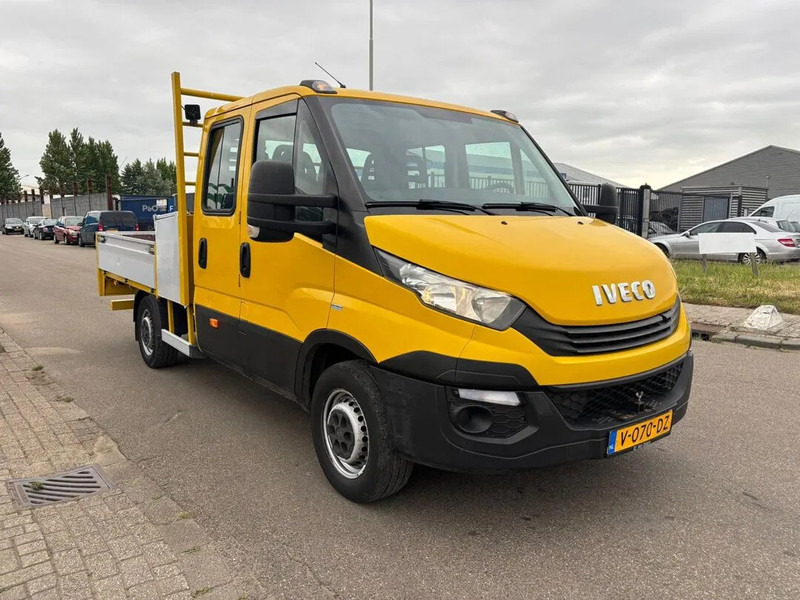 Iveco Daily 35S12 - Flatbed van: picture 3 Iveco Daily 35S12 - Flatbed van: picture 3