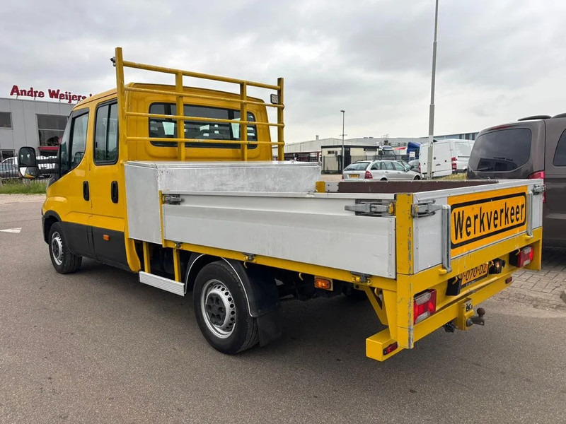 Iveco Daily 35S12 - Flatbed van: picture 2 Iveco Daily 35S12 - Flatbed van: picture 2