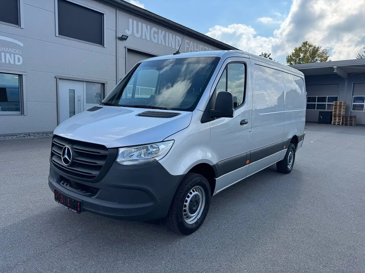 Mercedes-Benz Sprinter 317 CDI Lang Silber MBUX RWD Klima - Panel van: picture 1 Mercedes-Benz Sprinter 317 CDI Lang Silber MBUX RWD Klima - Panel van: picture 1
