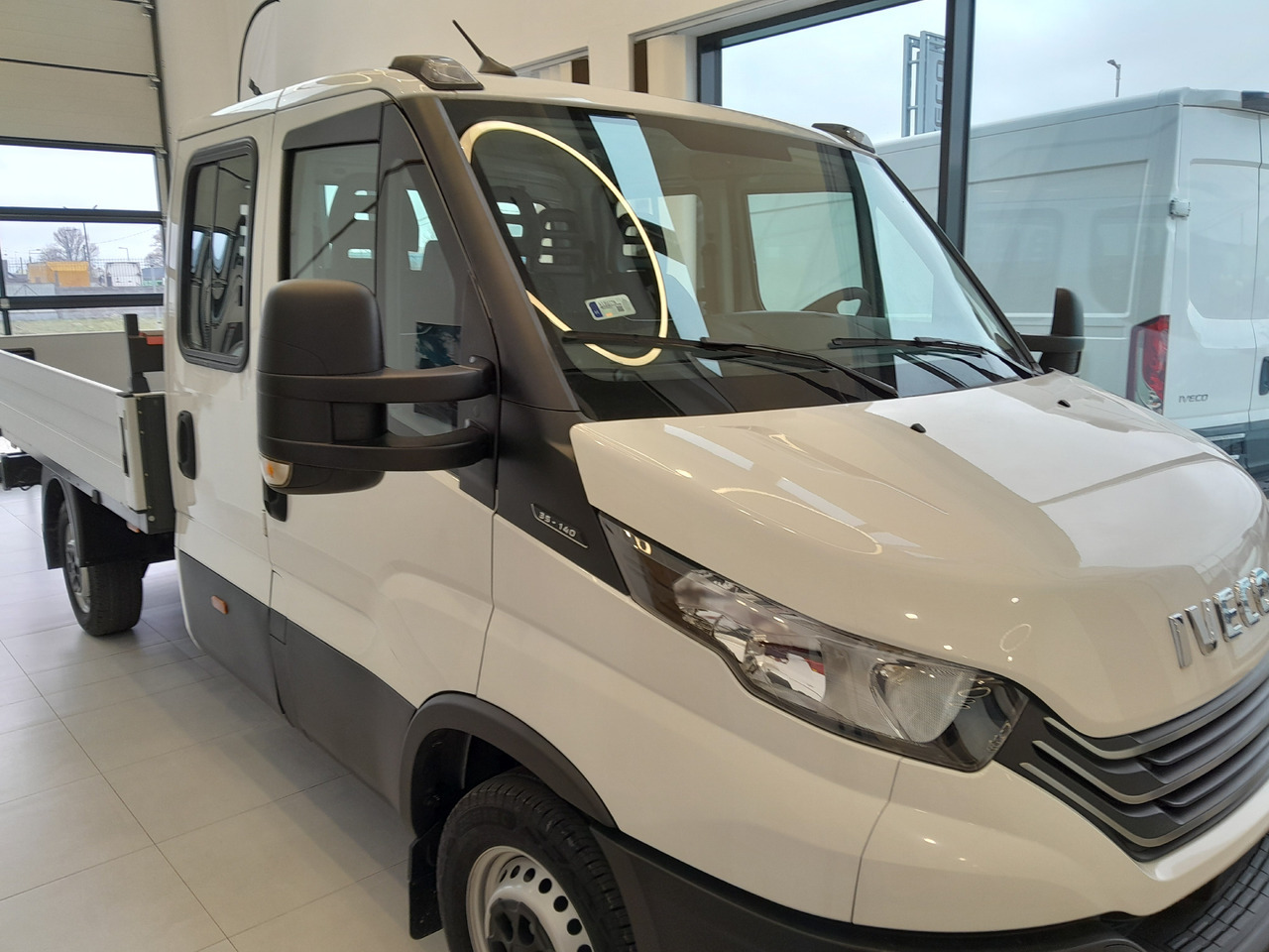 Iveco Daila 35 Daily C 18 H 3450 - Flatbed van: picture 2 Iveco Daila 35 Daily C 18 H 3450 - Flatbed van: picture 2