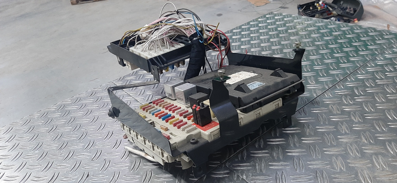 Gebrauchte MAN TGA 26.480 XXL, Steuergerät, Zentraler Bordrechner, Artikel - Nr. : 81.25806 - 7051 - ECU for Truck: picture 2 Gebrauchte MAN TGA 26.480 XXL, Steuergerät, Zentraler Bordrechner, Artikel - Nr. : 81.25806 - 7051 - ECU for Truck: picture 2