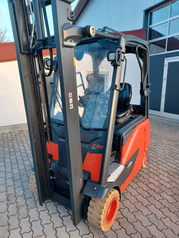 Linde E 20 PH -02 Duplexmast, Seitenschieber - Electric forklift: picture 2 Linde E 20 PH -02 Duplexmast, Seitenschieber - Electric forklift: picture 2