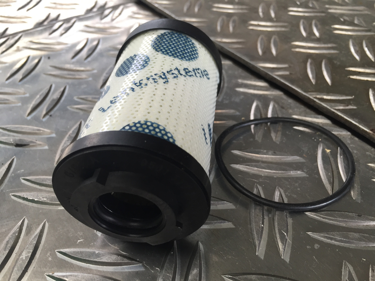 Neuwertiger MAN TGA, TGX, TGS Hydrauliköl - Filtereinsatz, Artikel - Nr. : 81.67506 - 6020 - Hydraulic filter for Truck: picture 2 Neuwertiger MAN TGA, TGX, TGS Hydrauliköl - Filtereinsatz, Artikel - Nr. : 81.67506 - 6020 - Hydraulic filter for Truck: picture 2