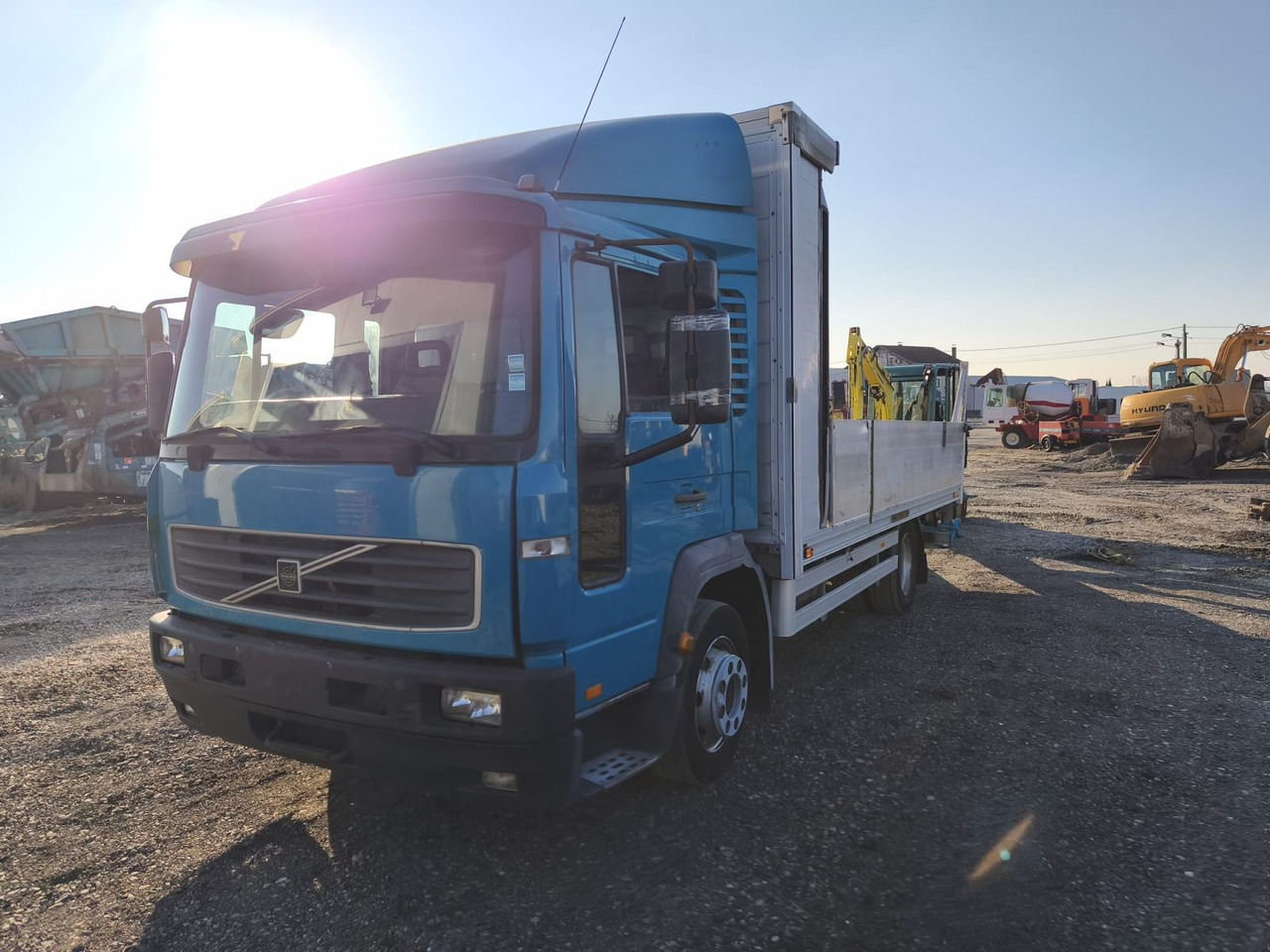 VOLVO FL 12 250, 2004 god. - Dropside/ Flatbed truck: picture 3 VOLVO FL 12 250, 2004 god. - Dropside/ Flatbed truck: picture 3