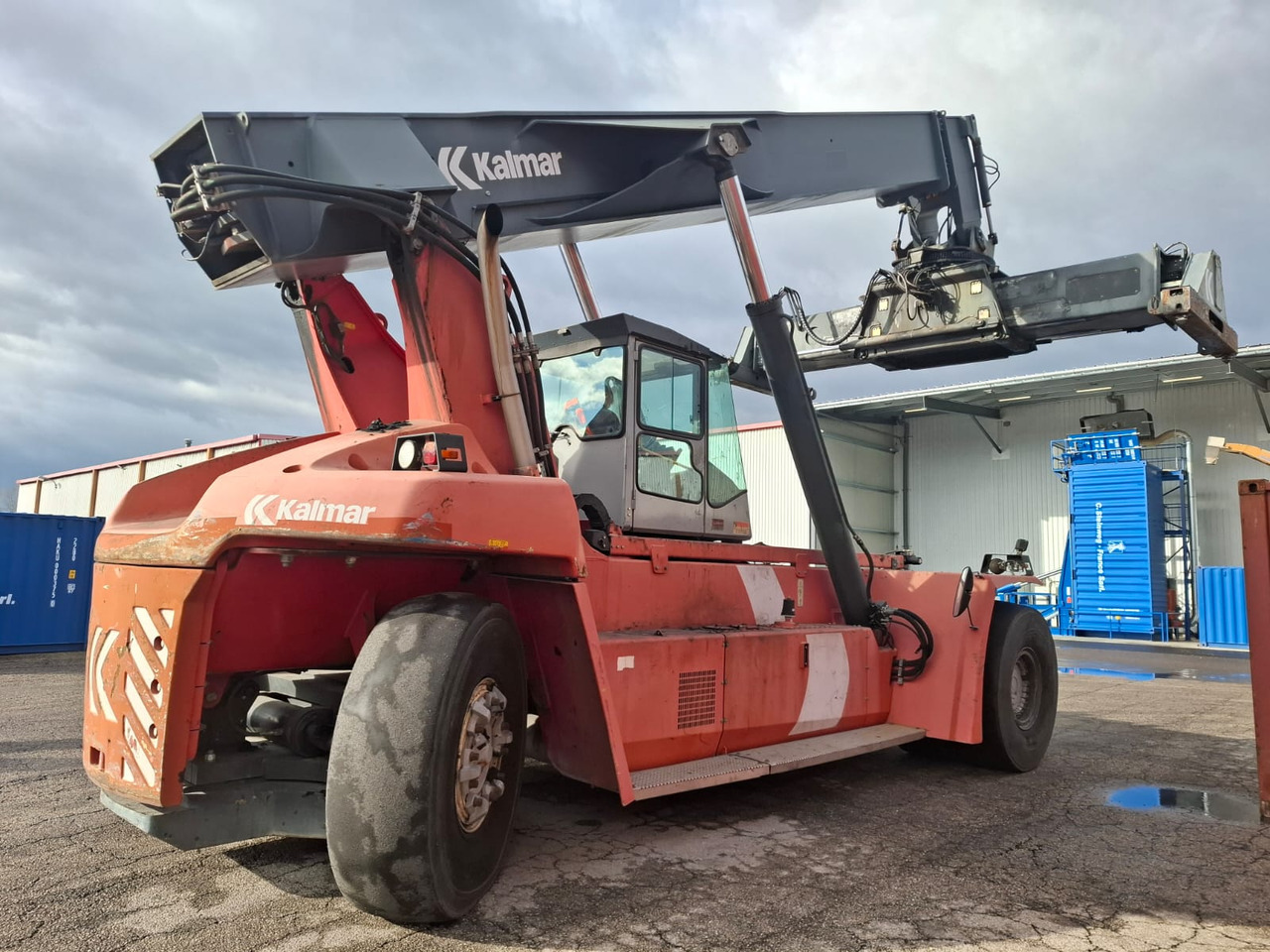 KALMAR DRF 450 60 S5 - Reach stacker: picture 3 KALMAR DRF 450 60 S5 - Reach stacker: picture 3