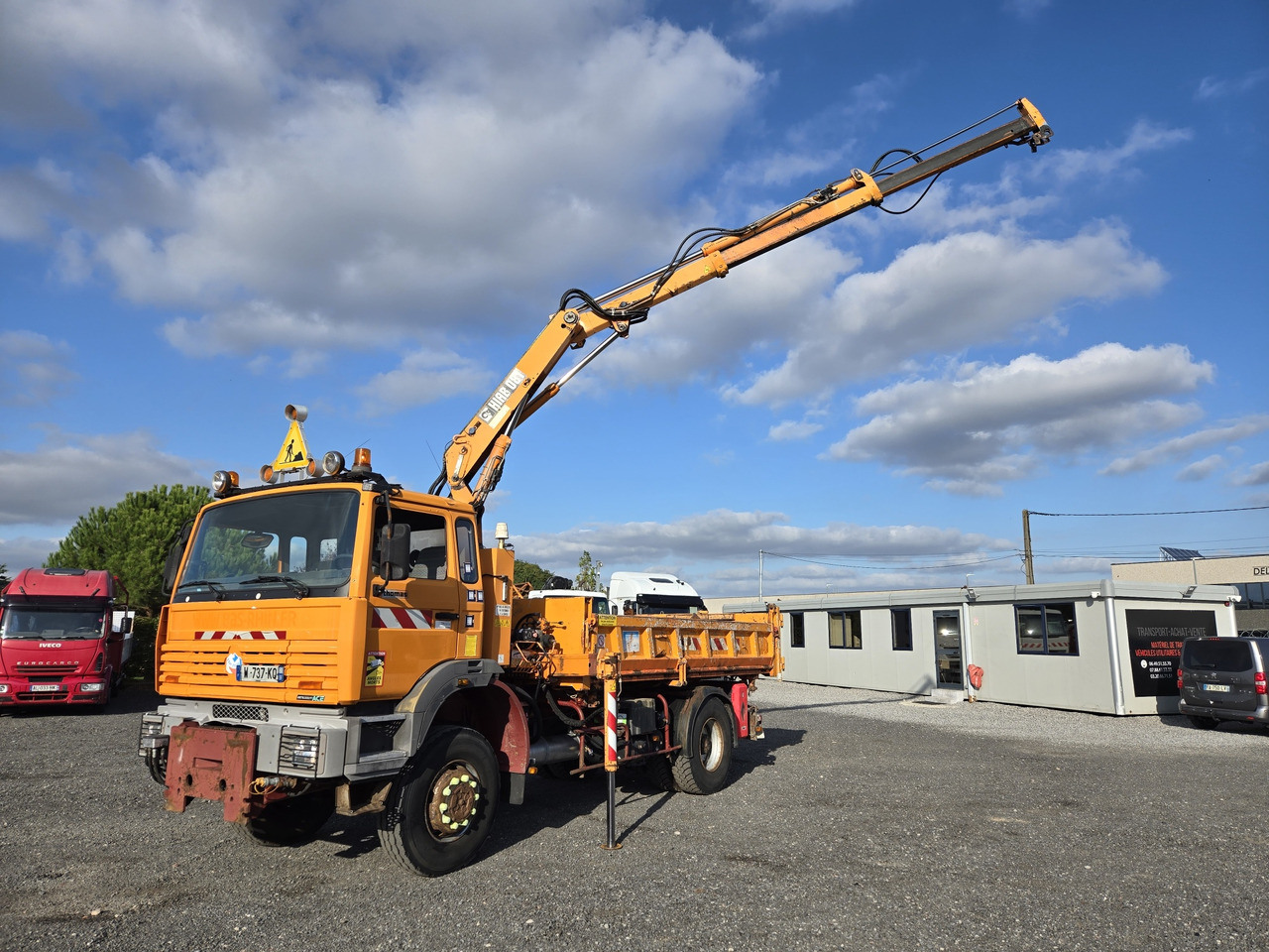 Renault G250 4x4 - Tipper, Crane truck: picture 1 Renault G250 4x4 - Tipper, Crane truck: picture 1