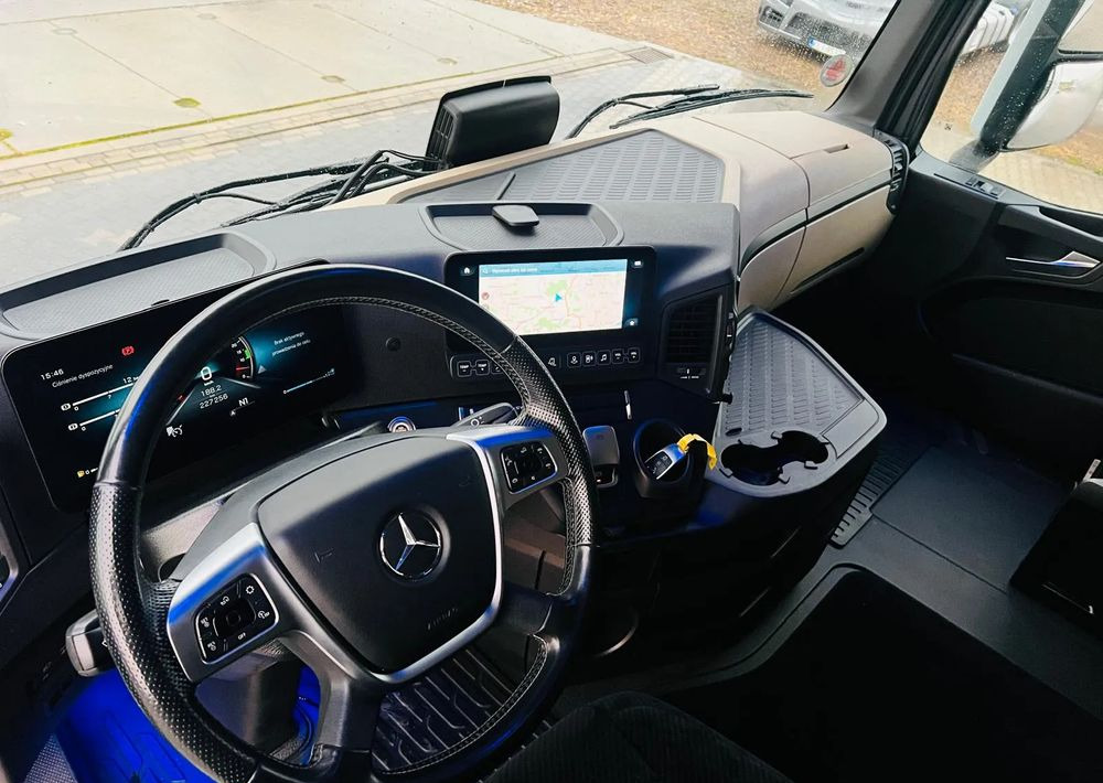 Tractor unit Mercedes-Benz ACTROS 1845: picture 10