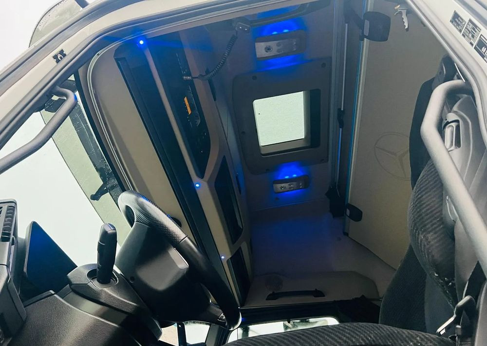 Tractor unit Mercedes-Benz ACTROS 1845: picture 9