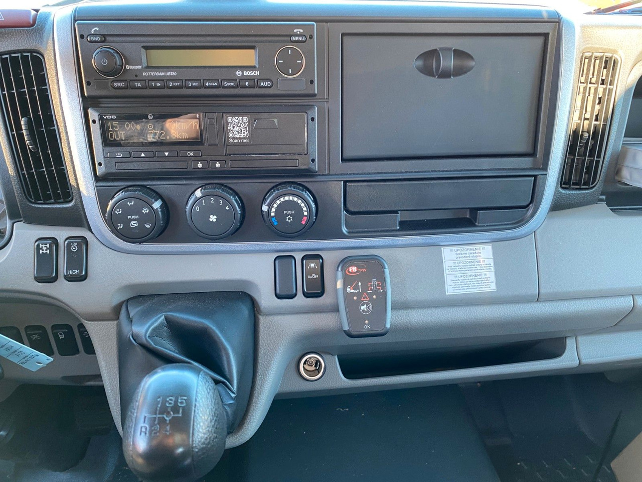 Mitsubishi FUSO CANTER 6C18 4WD PRITSCHE+PM 6522P KRAN - Flatbed van: picture 5 Mitsubishi FUSO CANTER 6C18 4WD PRITSCHE+PM 6522P KRAN - Flatbed van: picture 5