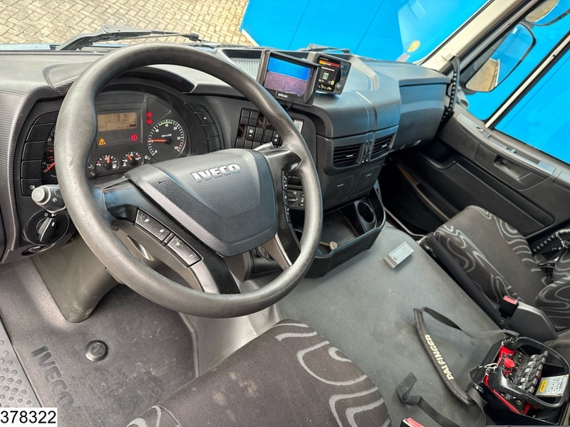 Iveco Trakker 360 6x4, EURO 6, Palfinger, Remote, Steel suspenion - Dropside/ Flatbed truck, Crane truck: picture 5 Iveco Trakker 360 6x4, EURO 6, Palfinger, Remote, Steel suspenion - Dropside/ Flatbed truck, Crane truck: picture 5