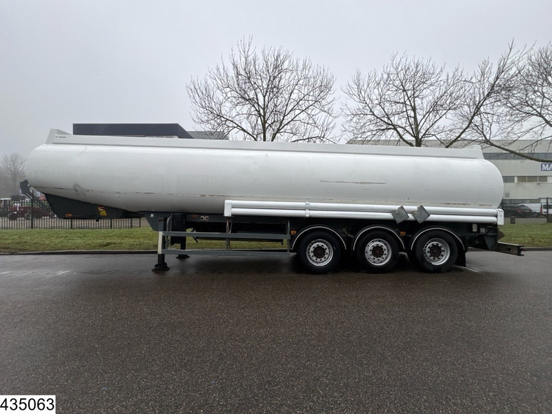 MERCERON Fuel 38.000 Liter, 7 Compartments - Tank semi-trailer: picture 2 MERCERON Fuel 38.000 Liter, 7 Compartments - Tank semi-trailer: picture 2