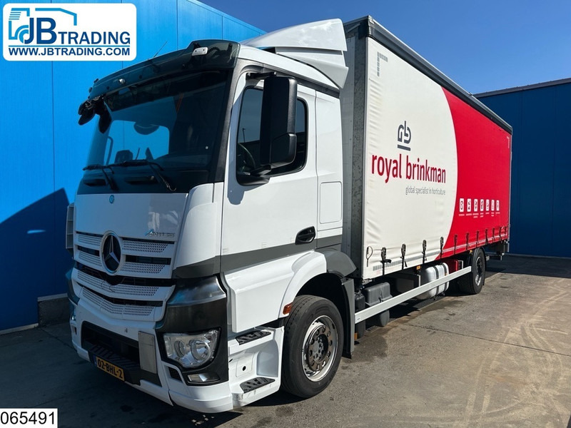 Mercedes-Benz Antos 1833 EURO 6, Dhollandia - Curtainsider truck: picture 1 Mercedes-Benz Antos 1833 EURO 6, Dhollandia - Curtainsider truck: picture 1