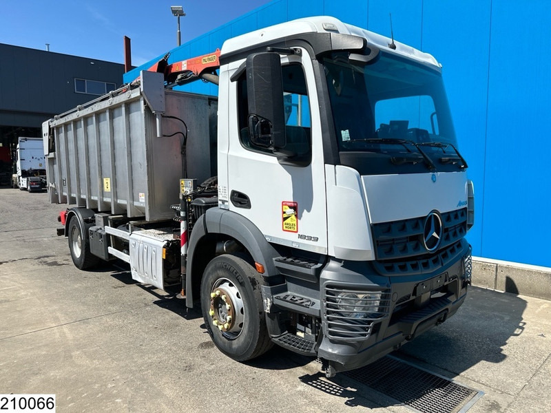 Mercedes-Benz Arocs 1833 EURO 6, Kipper, Palfinger - Tipper, Crane truck: picture 3 Mercedes-Benz Arocs 1833 EURO 6, Kipper, Palfinger - Tipper, Crane truck: picture 3
