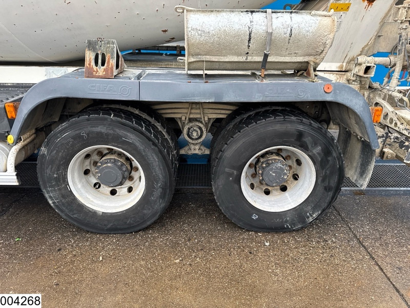 Concrete mixer truck Renault Kerax 410 Dxi 8x4, Leaf suspension, Manual transmission: picture 13 Concrete mixer truck Renault Kerax 410 Dxi 8x4, Leaf suspension, Manual transmission: picture 13