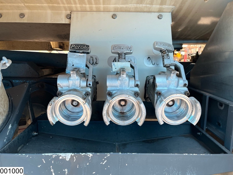 Renault Midlum 210 FUEL, EURO 2, 10815 liter, 3 comp,Steel suspension - Tank truck: picture 5 Renault Midlum 210 FUEL, EURO 2, 10815 liter, 3 comp,Steel suspension - Tank truck: picture 5