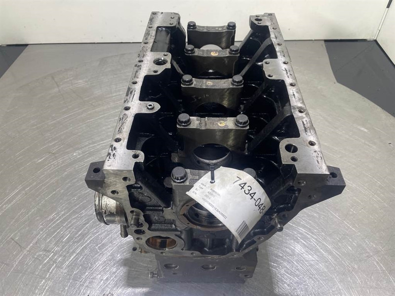 Ahlmann AS900-Cummins B3.3T-4989845-Crankcase/Unterblock - Engine for Construction machinery: picture 3 Ahlmann AS900-Cummins B3.3T-4989845-Crankcase/Unterblock - Engine for Construction machinery: picture 3