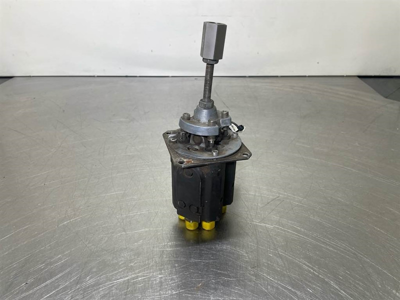 Ahlmann AZ6-4198091A-HRK-20-Servo valve/Servoventil - Hydraulics for Construction machinery: picture 1 Ahlmann AZ6-4198091A-HRK-20-Servo valve/Servoventil - Hydraulics for Construction machinery: picture 1