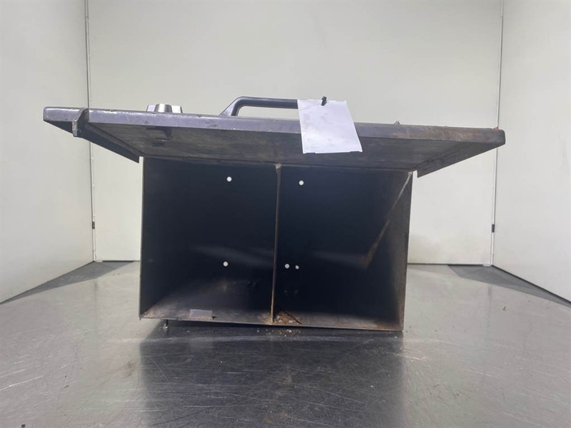 Mecalac 12MTX - Toolbox/Werkzeugkasten/Gereedschapskist - Frame/ Chassis for Construction machinery: picture 2 Mecalac 12MTX - Toolbox/Werkzeugkasten/Gereedschapskist - Frame/ Chassis for Construction machinery: picture 2