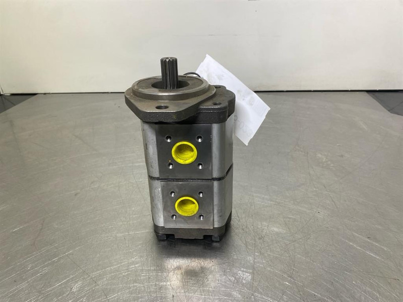 Parker 3339121195 - Gearpump/Zahnradpumpe/Tandwielpomp - Hydraulics for Construction machinery: picture 1 Parker 3339121195 - Gearpump/Zahnradpumpe/Tandwielpomp - Hydraulics for Construction machinery: picture 1