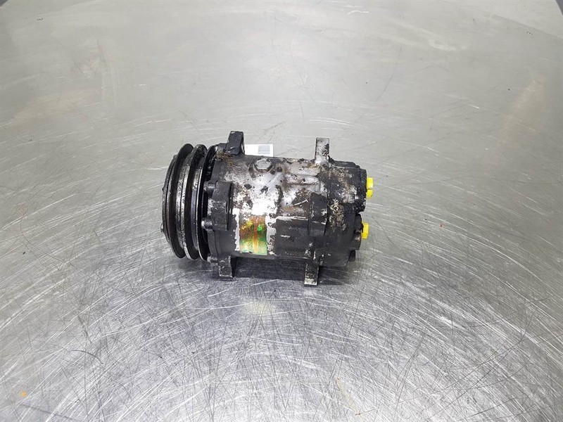 Volvo -Sanden SD7H15-Compressor/Kompressor/Aircopomp - A/C compressor for Construction machinery: picture 2 Volvo -Sanden SD7H15-Compressor/Kompressor/Aircopomp - A/C compressor for Construction machinery: picture 2