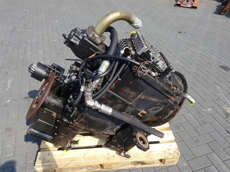 ZF - Transmission/Getriebe/Transmissiebak - Gearbox and parts for Construction machinery: picture 1 ZF - Transmission/Getriebe/Transmissiebak - Gearbox and parts for Construction machinery: picture 1