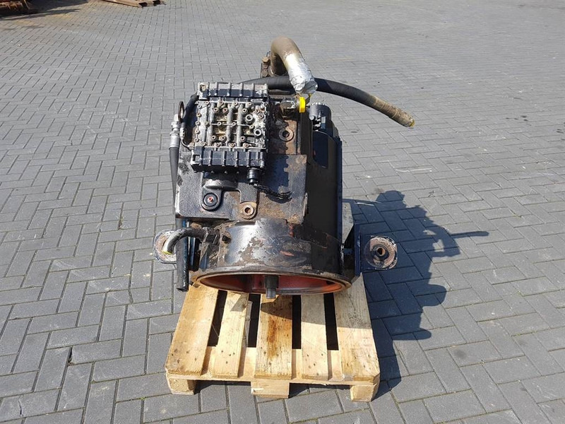 ZF - Transmission/Getriebe/Transmissiebak - Gearbox and parts for Construction machinery: picture 2 ZF - Transmission/Getriebe/Transmissiebak - Gearbox and parts for Construction machinery: picture 2