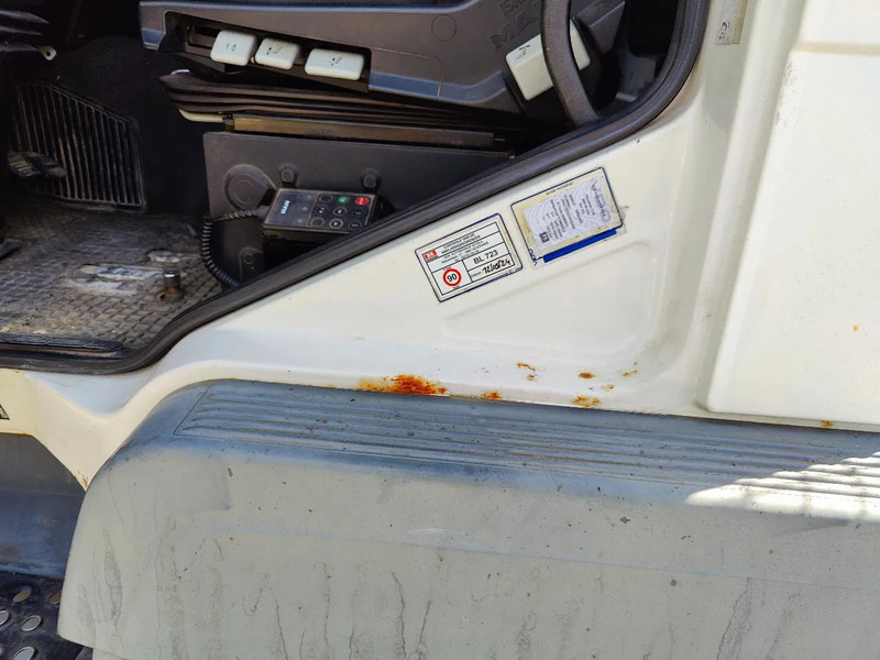 Dropside/ Flatbed truck, Crane truck MAN 18.410 F2000 Cormach 22000 E4F + jib: picture 10