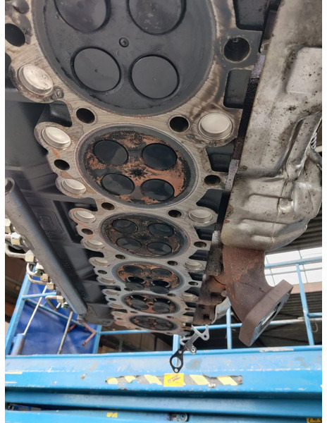 MAN D2676LF53 - Cylinder block: picture 3 MAN D2676LF53 - Cylinder block: picture 3