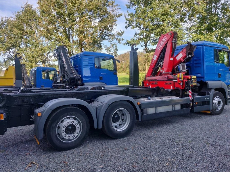 MAN Wij zoeken vrachtwagens / kranen / containersystemen - Box truck: picture 2 MAN Wij zoeken vrachtwagens / kranen / containersystemen - Box truck: picture 2