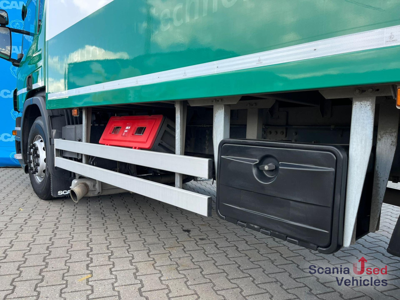 SCANIA P 320 DB6x2*4MNB RETARDER FULL AIR 8T TAIL LIFT 2T - Box truck: picture 4 SCANIA P 320 DB6x2*4MNB RETARDER FULL AIR 8T TAIL LIFT 2T - Box truck: picture 4