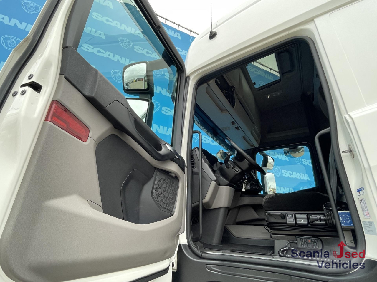 SCANIA R 450 A4x2NB DIFF-L RETARDER FULL AIR 8T HYDRO - Tractor unit: picture 3 SCANIA R 450 A4x2NB DIFF-L RETARDER FULL AIR 8T HYDRO - Tractor unit: picture 3