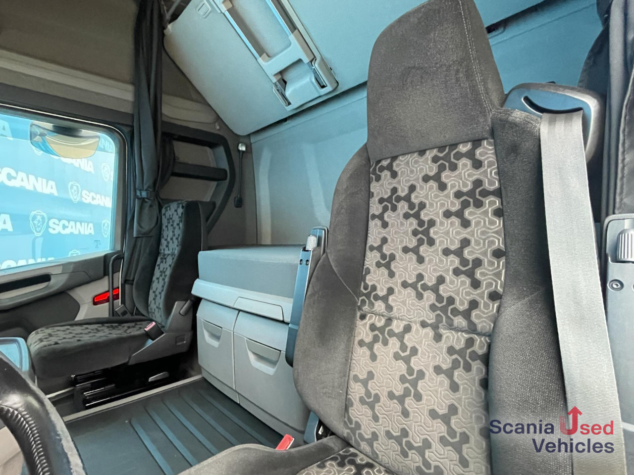 SCANIA R 450 A4x2NB DIFF-L RETARDER FULL AIR 8T HYDRO - Tractor unit: picture 5 SCANIA R 450 A4x2NB DIFF-L RETARDER FULL AIR 8T HYDRO - Tractor unit: picture 5