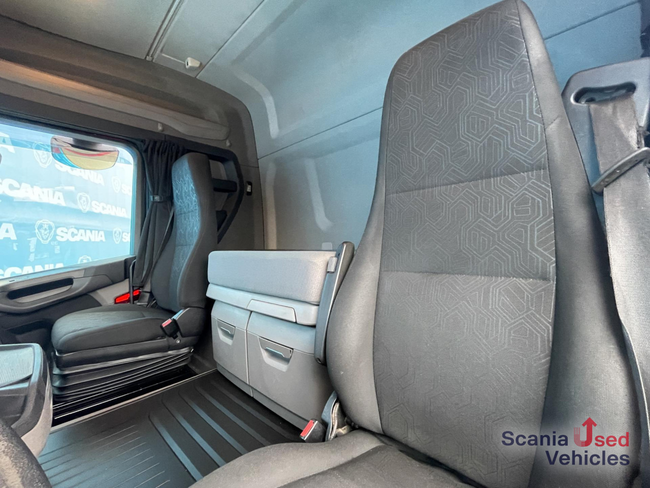 SCANIA R 450 A4x2NB DIFF-L RETARDER FULL AIR HYDRO 8T - Tractor unit: picture 5 SCANIA R 450 A4x2NB DIFF-L RETARDER FULL AIR HYDRO 8T - Tractor unit: picture 5