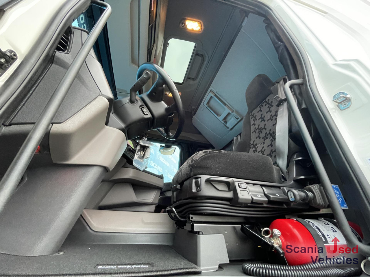 SCANIA R 450 A4x2NB RETARDER DIFF-L FULL AIR HYDRO 8T - Tractor unit: picture 5 SCANIA R 450 A4x2NB RETARDER DIFF-L FULL AIR HYDRO 8T - Tractor unit: picture 5