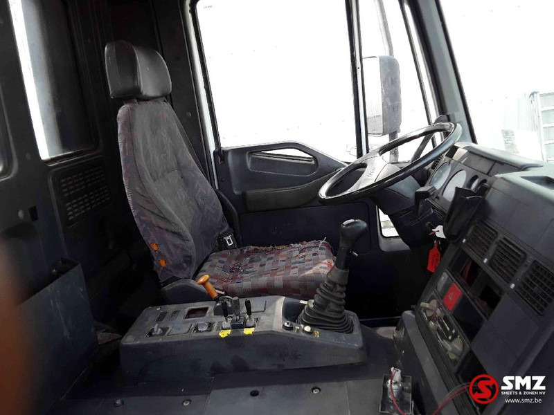 Interior photo 1: Hook lift truck Iveco Eurotrakker 190 E 30 manual pump