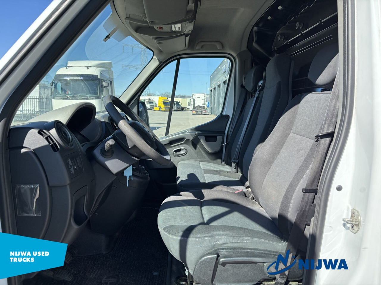 Renault Master T33 130 L2H2 Geïsoleerde bak Kasten - Small van: picture 5 Renault Master T33 130 L2H2 Geïsoleerde bak Kasten - Small van: picture 5