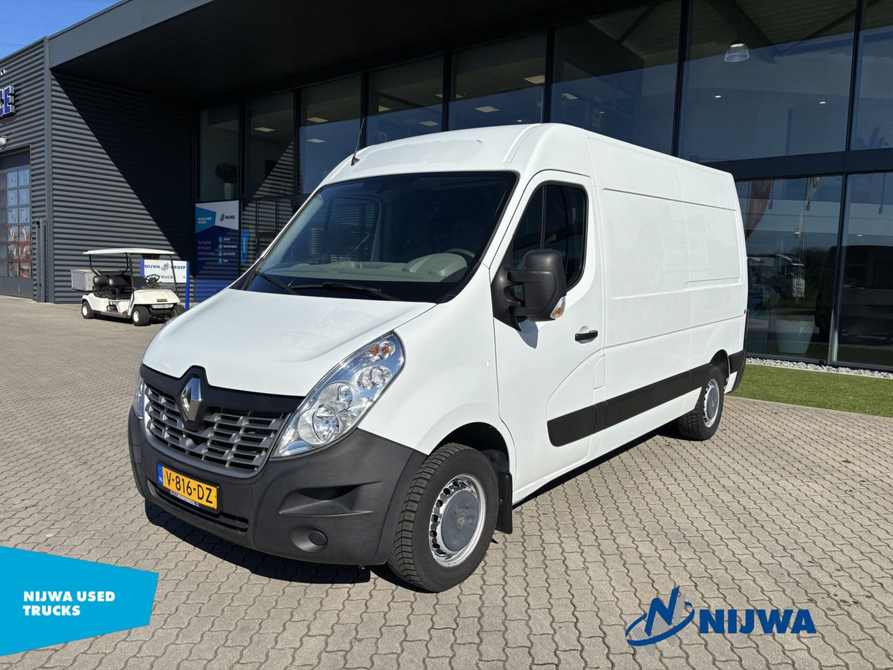 Renault Master T33 130 L2H2 Geïsoleerde bak Kasten - Small van: picture 1 Renault Master T33 130 L2H2 Geïsoleerde bak Kasten - Small van: picture 1