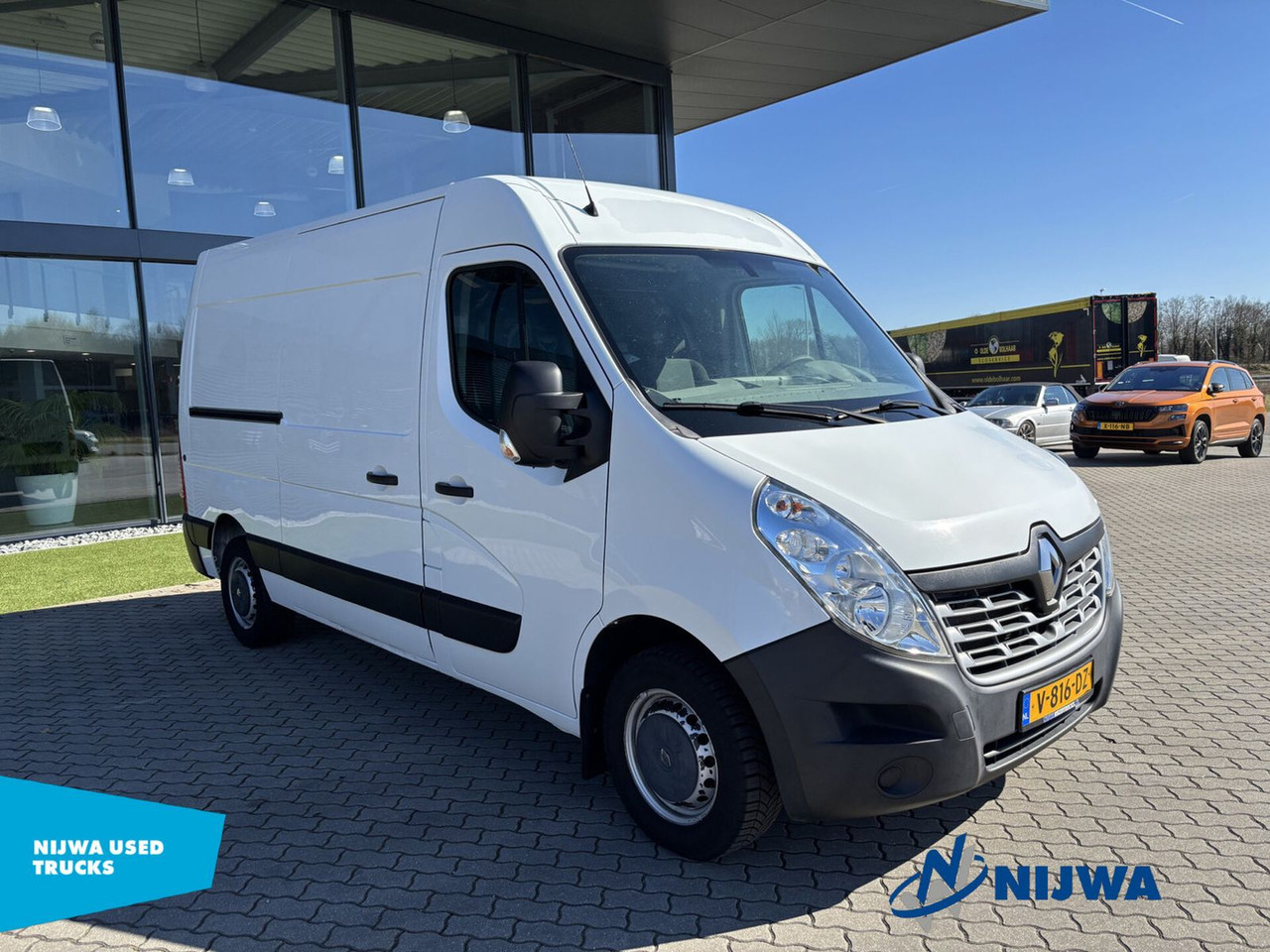 Renault Master T33 130 L2H2 Geïsoleerde bak Kasten - Small van: picture 2 Renault Master T33 130 L2H2 Geïsoleerde bak Kasten - Small van: picture 2