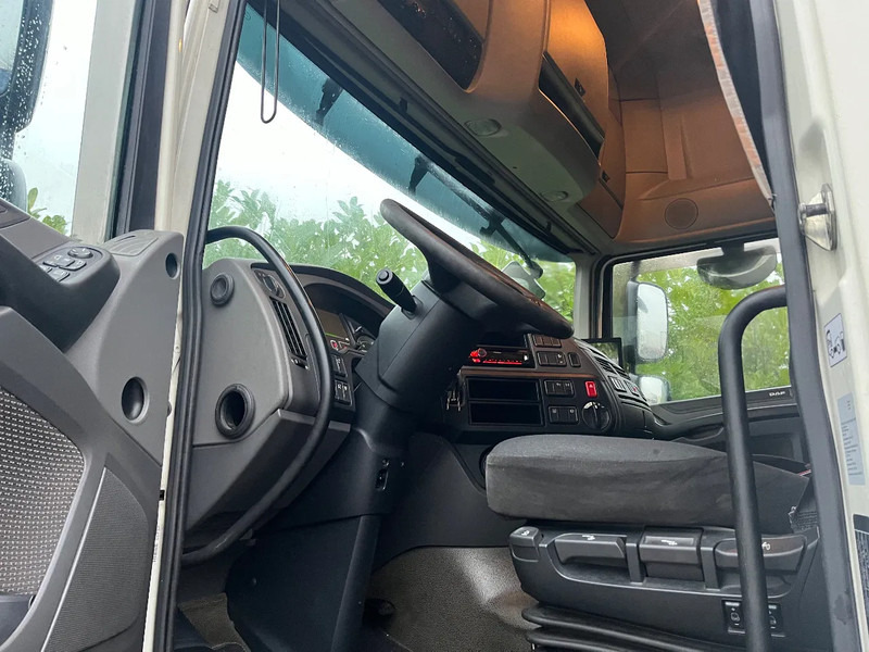 Interior photo 1: Tractor unit DAF XF 460 FT Euro6